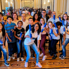 Escolas da Prefeitura recebem homenagem na Câmara Municipal por apoio a projeto contra maus tratos aos animais