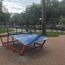 Futmesa é nova modalidade esportiva, agora com equipamento instalado na Praça Santos Dumont, na Gávea. Foto: divulgação / Comlurb