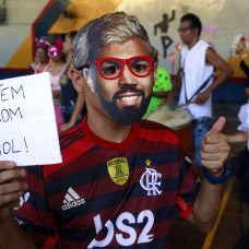 Ricardo Manhães se fantasiou de Gabigol no baile do CIAD. Foto: Marcos de Paula / Prefeitura do Rio