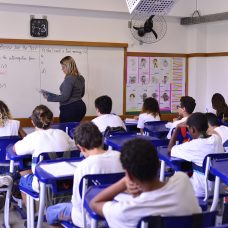 Prefeitura convoca 196 professores para ampliação de carga horária