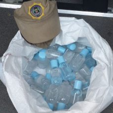 Produtos apreendidos estavam em recipientes sem identificação. Foto: Divulgação / Guarda Municipal
