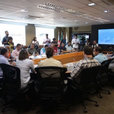 O anúncio do programa Tolerância Zero reuniu representantes de diversos órgãos municipais. Foto: Hudson Pontes / Prefeitura do Rio