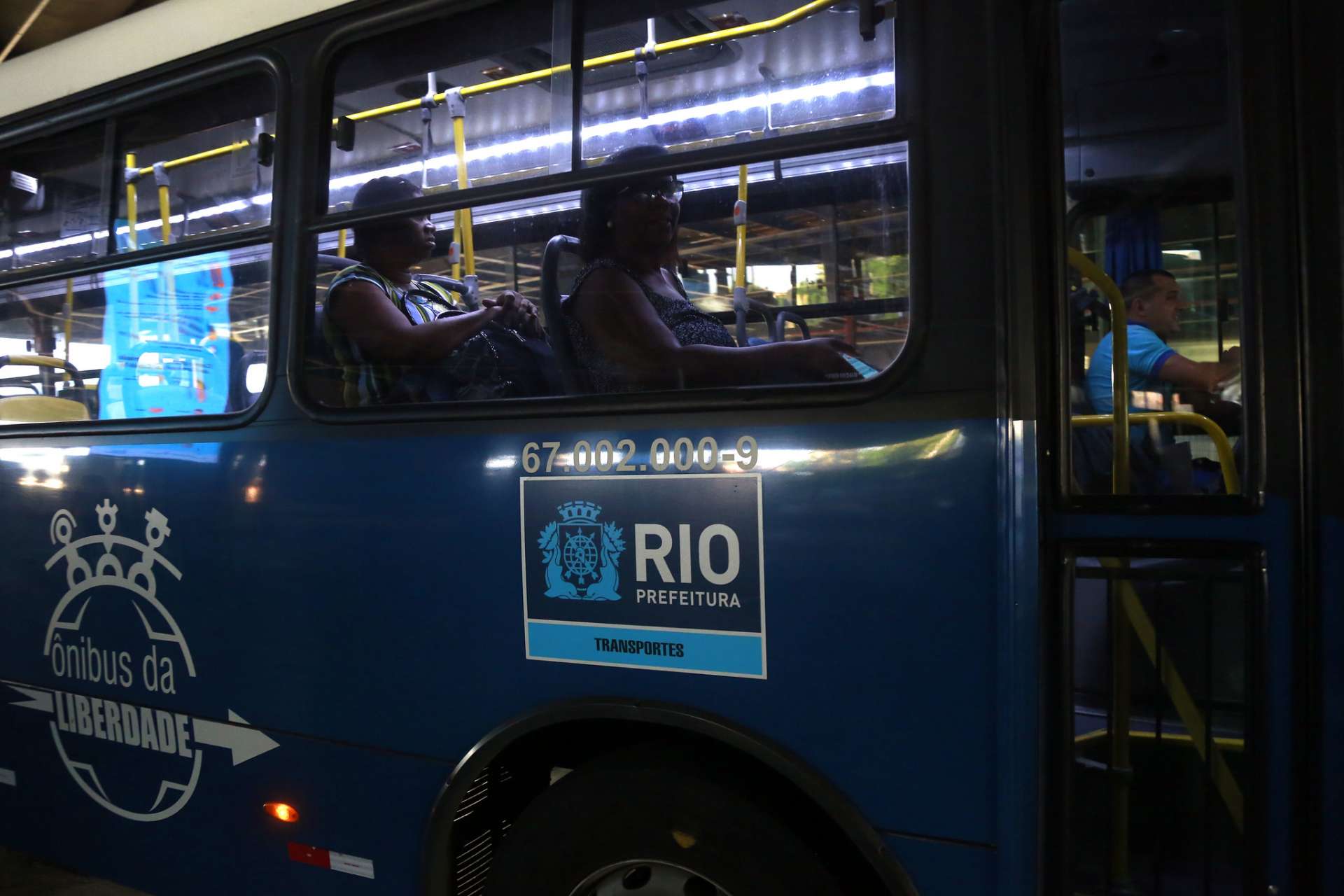 Ônibus da Liberdade fazem deslocamento de casa ao trabalho de mais de 4 mil servidores. Foto: Marcos de Paula / Prefeitura do Rio