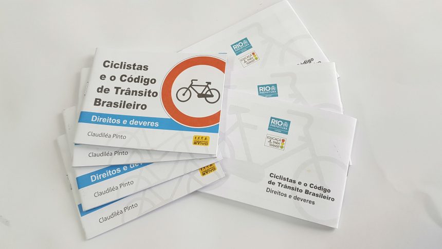 Material informativo que será distribuído a ciclistas e motociclistas