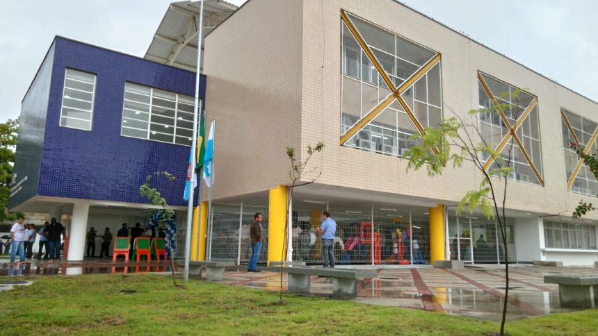 Fachada de uma unidade escolar