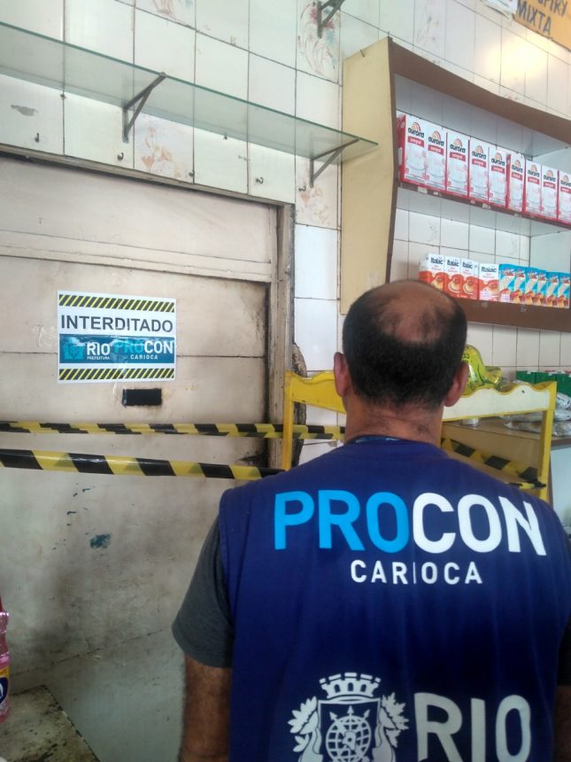 Procon Carioca aumentou descartes de alimentos e interdições em mais de 150% este ano. sua maioria alimentos: cresceu 150%