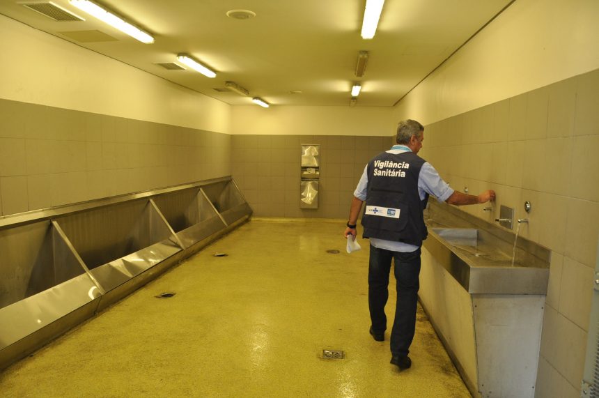Fiscais da Vigilância Sanitária inspecionam o Maracanã para a Copa América