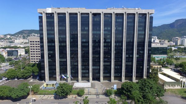 Fachada do Centro Administrativo São Sebastião, sede da Prefeitura do Rio
