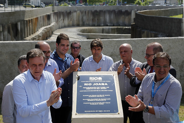O prefeito Crivella inaugurou a obra de desvio do Rio Joana