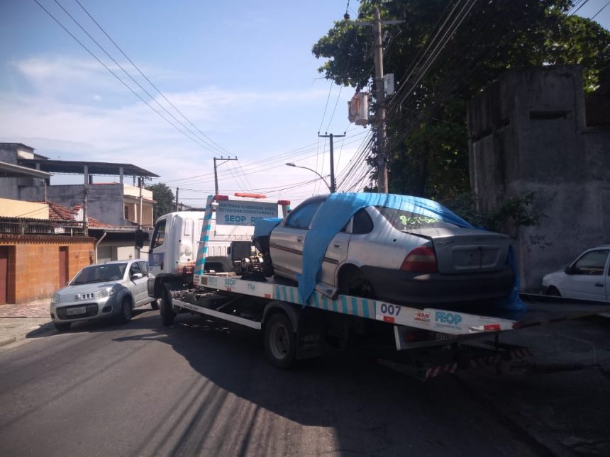 Seop realiza operação especial contra veículos abandonados e estacionamento irregular em Irajá, nesta sexta