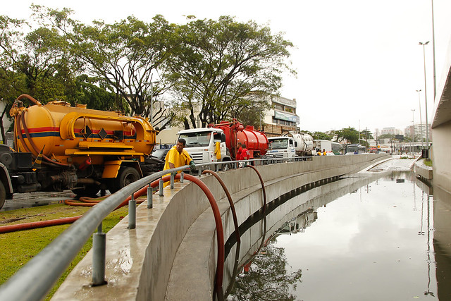 Dragagem no Mergulhão da Barra da Tijuca