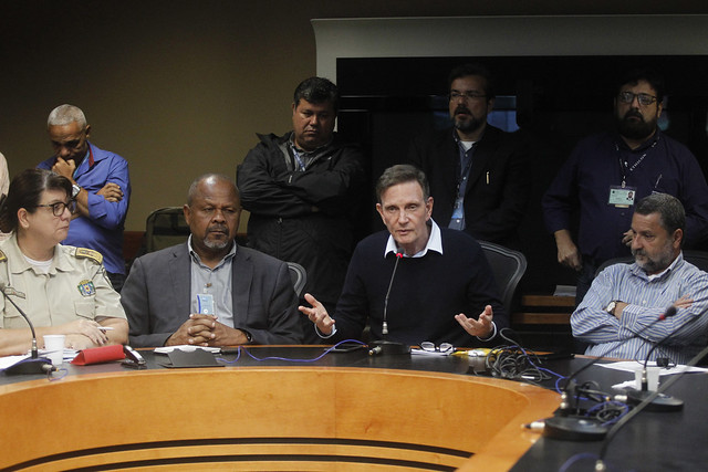 Crivella comanda reunião no Centro de Operações Rio (COR)