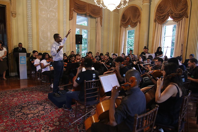 Orquestra nas Escolas se apresenta no Palácio da Cidade antes de viagem à Espanha