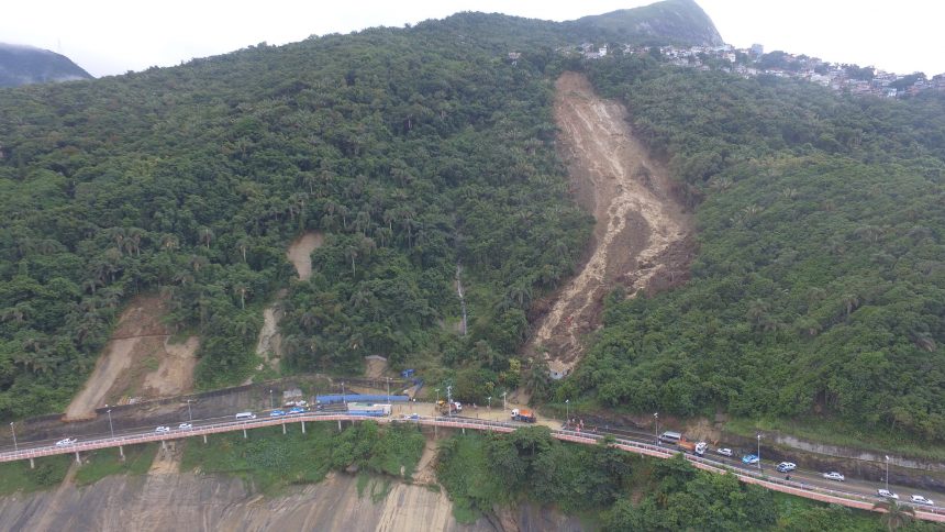 Deslizamento de terra na Avenida Niemeyer. Foto: Richard Santos / Prefeitura do Rio