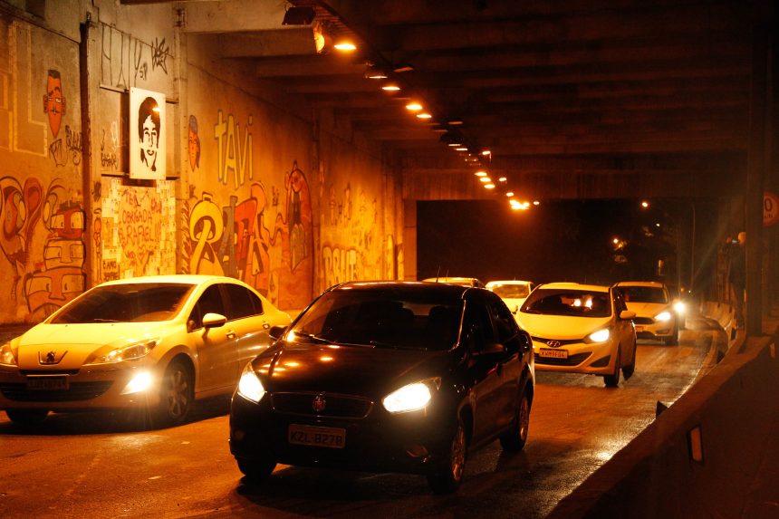 Trânsito no Túnel Acústico Rafael Mascarenhas foi liberado na madrugada desta segunda-feira, 20 de maio. Foto: Maurício Val/Prefeitura do Rio