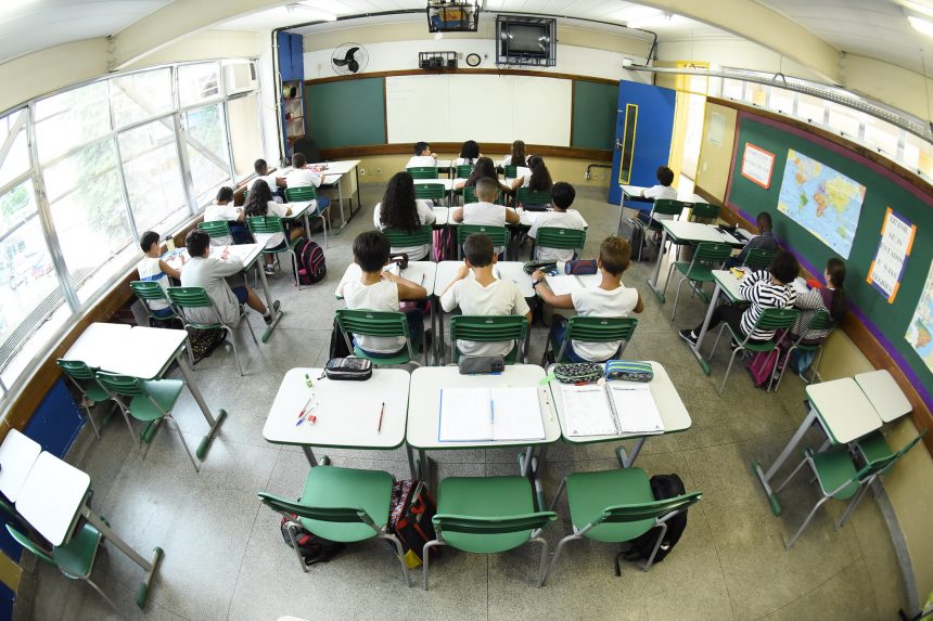 Alunos da rede municipal de ensino do Rio em sala de aula
