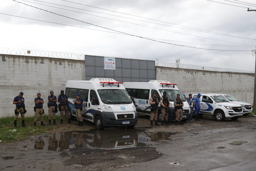 Guardas municipais durante operação de ordenamento no Mercado São Sebastião