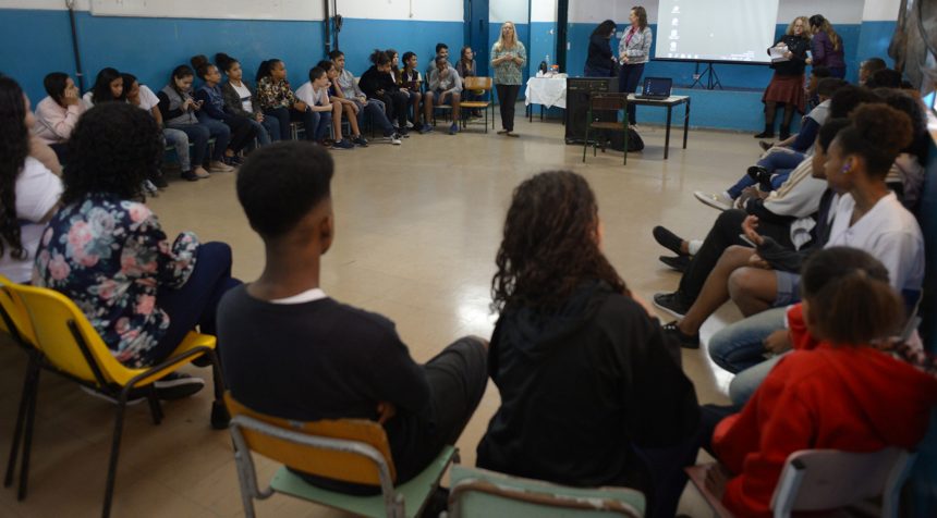 Alunos de escolas municipais debatem Lei Maria da Penha em ação da Prefeitura