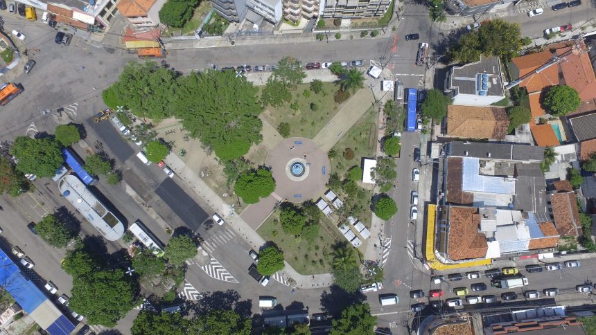 Praça Iaiá Garcia, na Ilha do Governador, é adotada por empresa de lubrificante. Foto: Michel Filho / Prefeitura do Rio