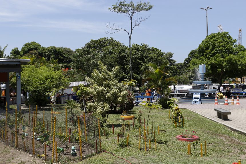 Praça Iaiá Garcia, na Ilha do Governador, é adotada por empresa de lubrificante. Foto: Michel Filho / Prefeitura do Rio
