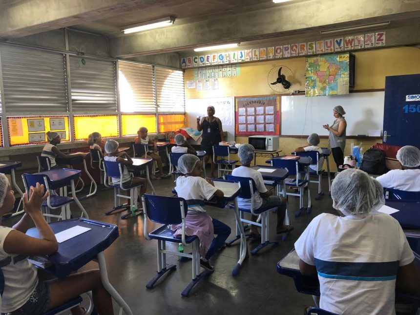 Escola Municipal da Vila Cruzeiro abre aos sábados para reforço de ensino