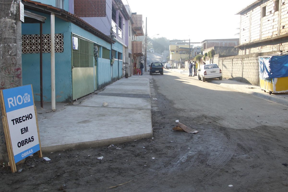 Obras do Bairro Maravilha, na comunidade Restinga Continental, na Zona Oeste, são retomadas. Elas tinham sido paralisadas na gestão anterior. Foto: Paulo Sérgio / Prefeitura do Rio