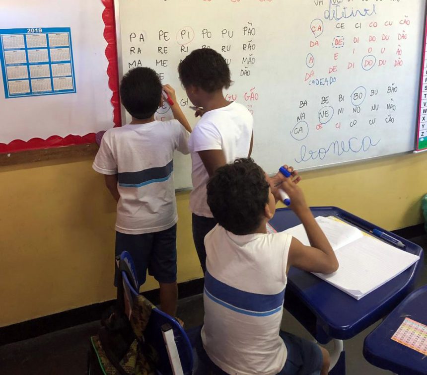 Escola Municipal da Vila Cruzeiro abre aos sábados para reforço de ensino