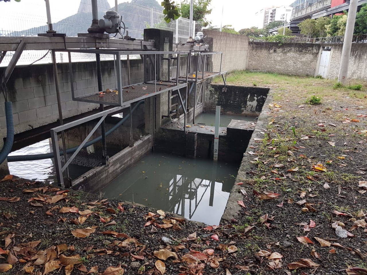 Comporta em Botafogo. Ressaca provocou danos, e Rio-Águas faz o conserto. Foto: divulgação