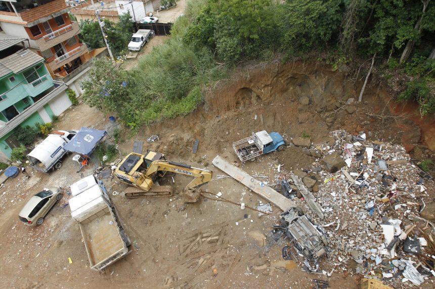 Prefeitura concluiu em 60 dias o trabalho de demolição de 5 edifícios construídos irregularmente na Muzema e que apresentavam risco de cair. Foto: Fotos Paulo Sérgio/Prefeitura do Rio