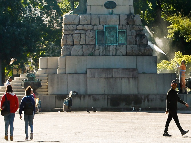 Limpeza de monumento no Campo de Santana. Foto: Marcelo Piu / Prefeitura do Rio