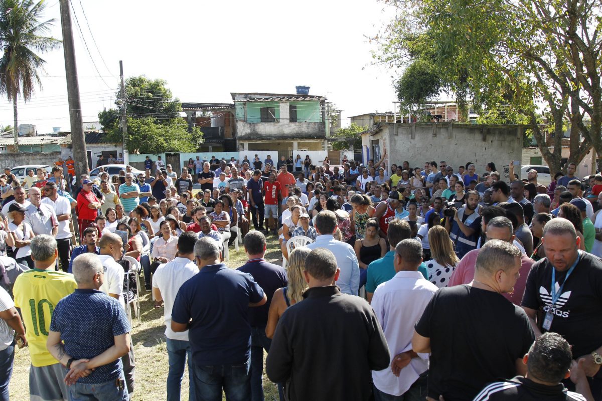 População acompanha lançamento de obra de clínica da família na Zona Oeste