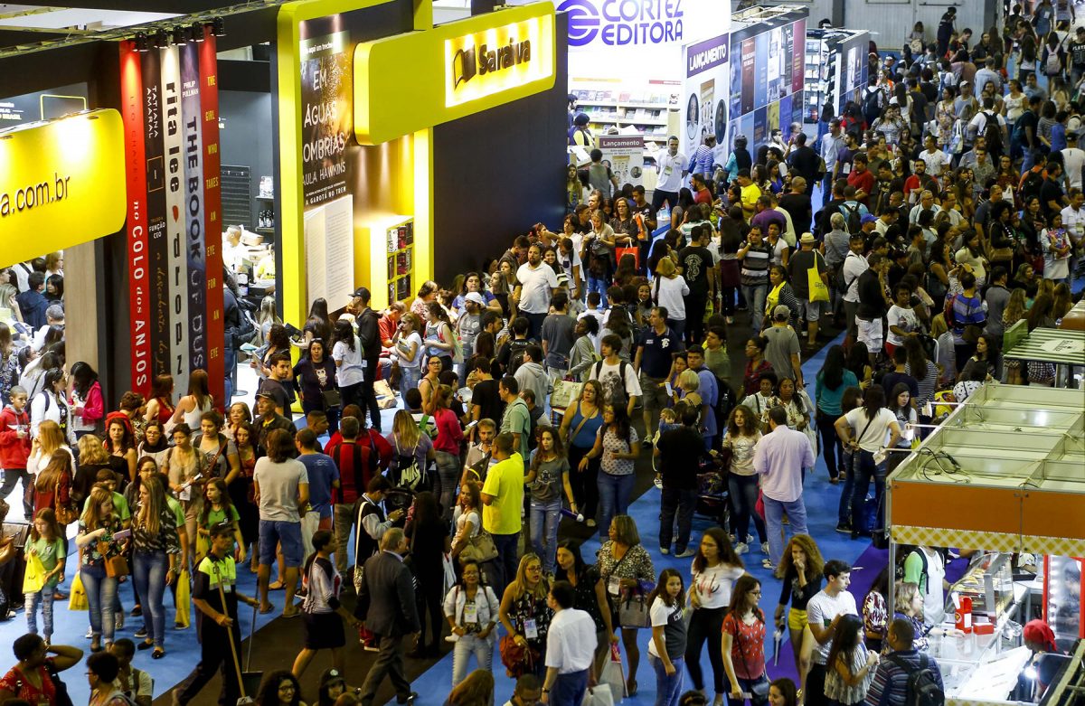 Estande da SME na Bienal terá encontro com escritores, contação de histórias e exposição literária