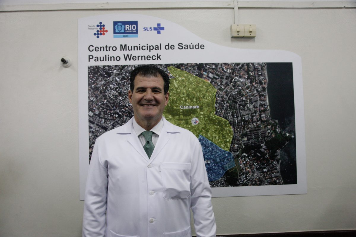 O médico Marcus Guedes, morador da Ilha do Governador há 53 anos, assume a direção do Hospital Municipal Paulino Werneck. Foto: Mariana Ramos / Prefeitura do Rio
