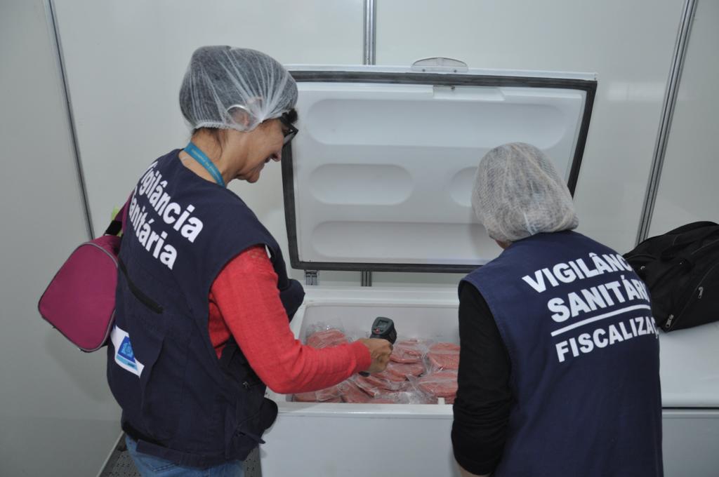 Agentes da Vigilância Sanitária em ação durante evento na Zona Oeste. Foto: divulgação