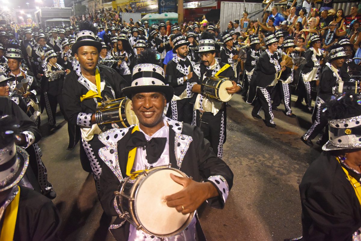 Carnaval na Intendente Magalhães é evento popular, e ganha aumento de verba municipal. Foto: Alexandre Macieira / Riotur