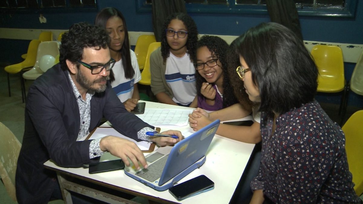 Professores e alunos na Escola Ceará, em Inhaúma