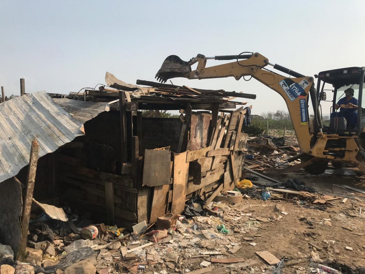 Demolição de construções irregulares em Jacarepaguá. Foto: divulgação SMIH