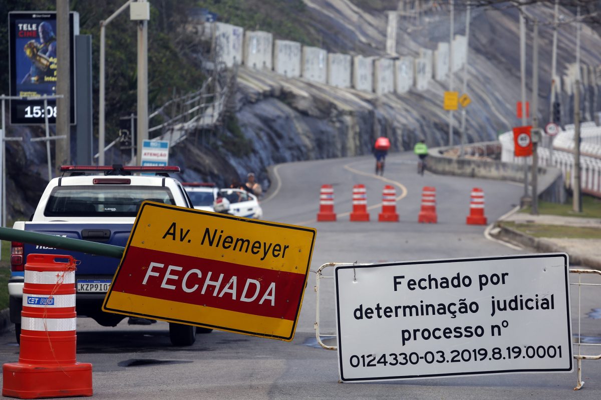 Avenida Niemeyer, em São Conrado: fechada por determinação da Justiça. Foto: Marcos de Paula / Prefeitura do Rio