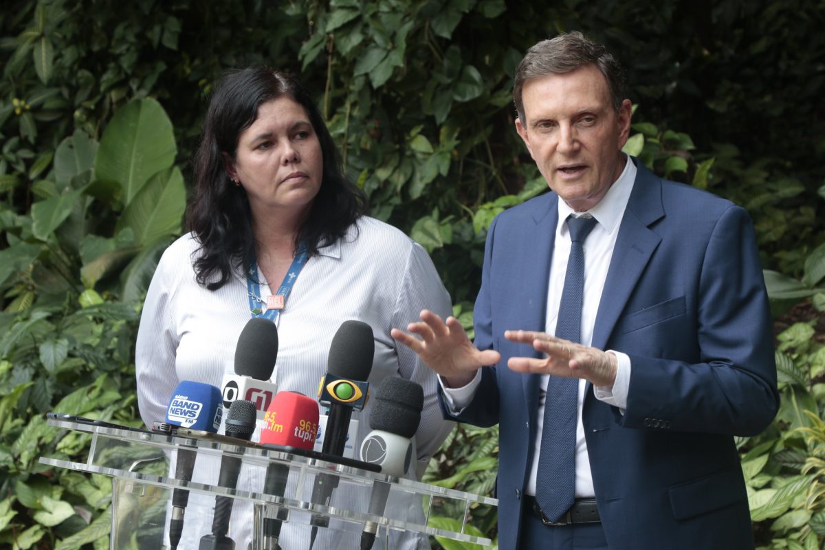 O prefeito do Rio, Marcelo Crivella, e a secretária de Saúde, Beatriz Busch