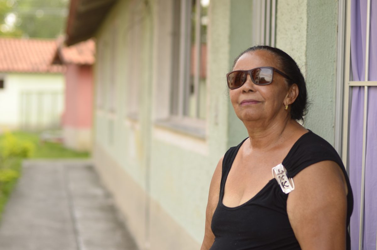 Antônia Maria da Silva, de 64 anos, recebeu o RGI de sua casa, em Paciência
