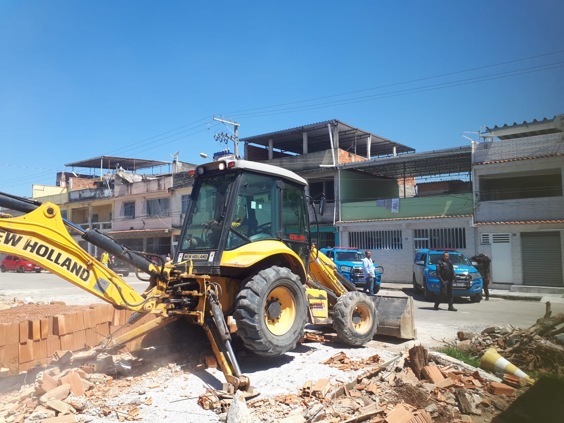 Construções comerciais irregulares e ilegais foram abaixo na Favela Kelson's durante ação da SMIH. Foto: divulgação