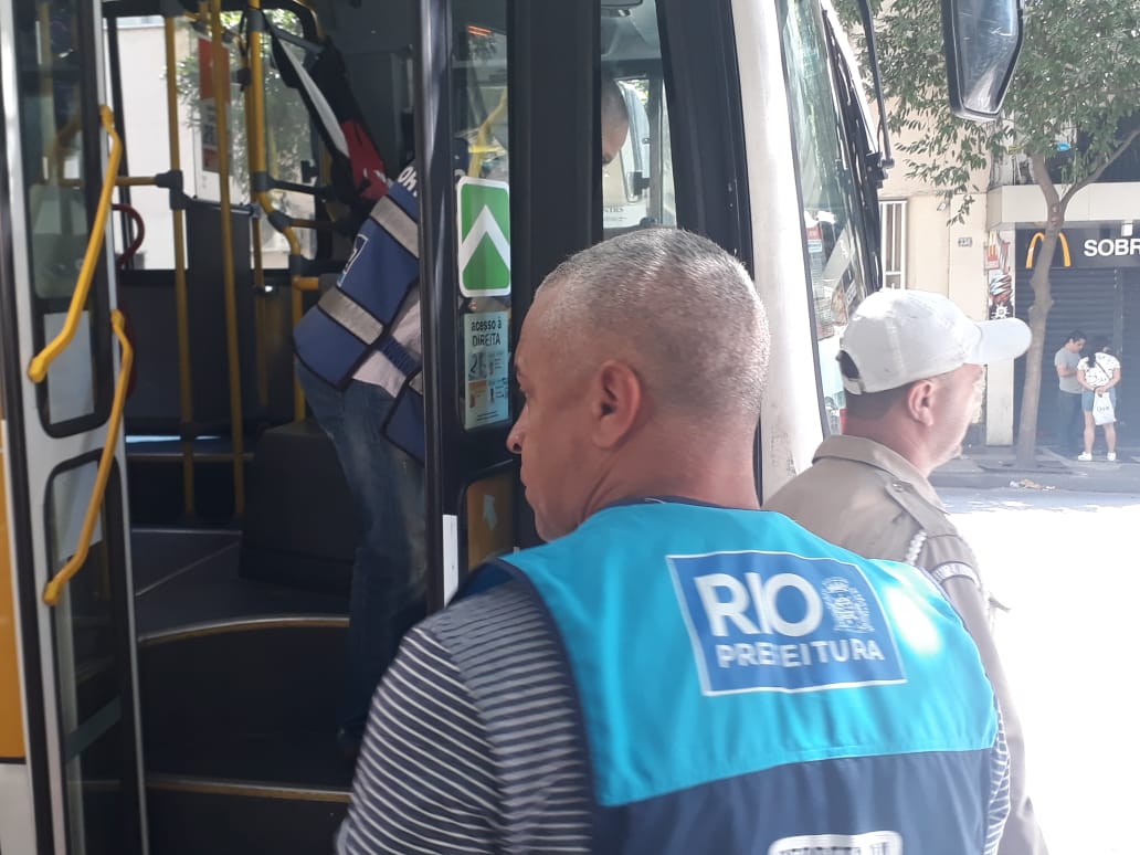 Operação Direito da Pessoa Idosa flagrou desrespeitos por motoristas de ônibus em Copacabana. Foto: divulgação