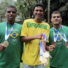 Campeões sul-americanos descobertos na rede municipal de ensino visitam o Palácio da Cidade. Foto: Marcos de Paula/Prefeitura Rio
