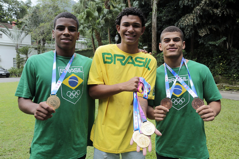 Campeões sul-americanos descobertos na rede municipal de ensino visitam o Palácio da Cidade. Foto: Marcos de Paula/Prefeitura Rio