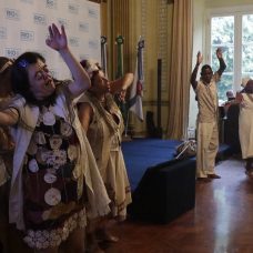 Participantes do festival encenam peça na solenidade de entrega dos diplomas. Foto: Prefeitura do Rio/Mariana Ramos