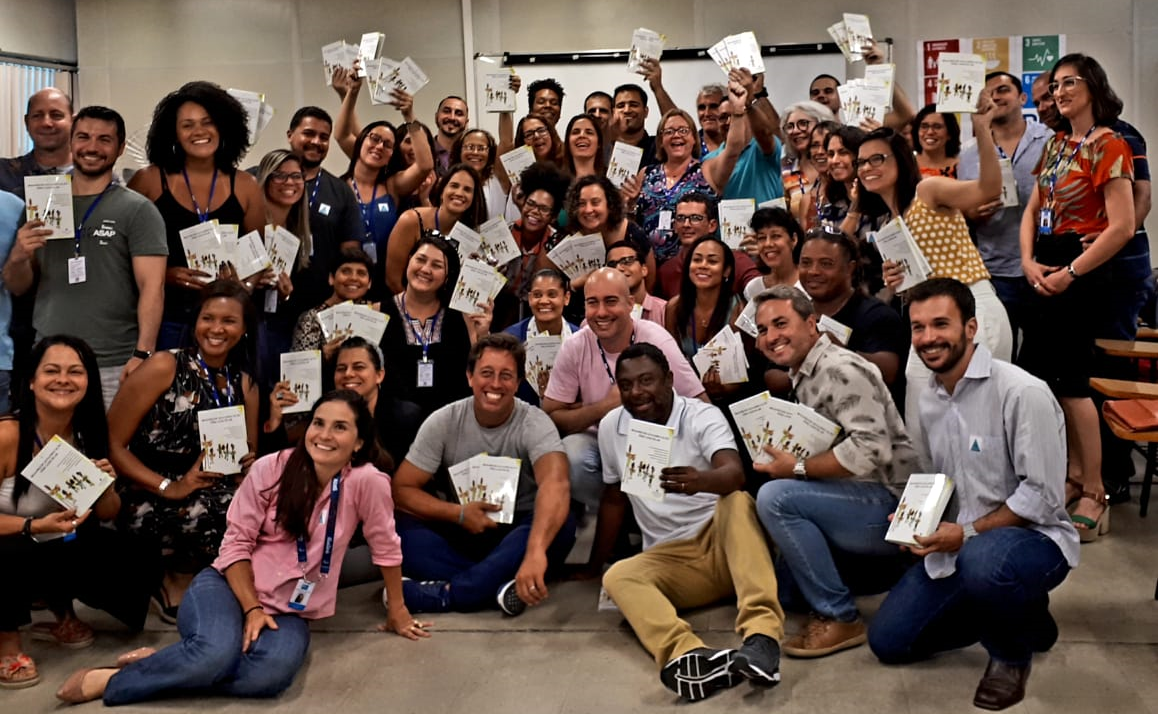Livro escrito por professores da Rede Municipal destaca as boas práticas na Educação Física Escolar