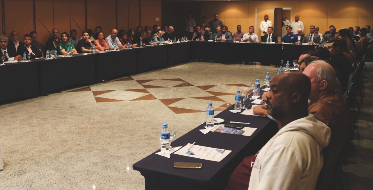 Encontro em hotel na Barra da Tijuca reuniiu representantes do setor de gastronomia e da Prefeitura em busca de medidas para alavancar a geração de empregos. Foto: Renata Belich / Prefeitura do Rio