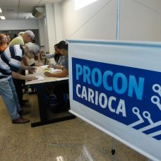 Procon Carioca faz mutirão de conciliação para ajudar a resolver pendências entre consumidores e empresas prestadoras de serviços. Foto: Marcelo Piu / Prefeitura do Rio