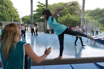 Diego Hypolito agita escola municipal que homenageia seu nome, em Campo Grande