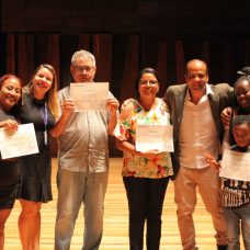 Prefeitura do Rio entrega 288 certificados de conclusão de curso de Operador de Empilhadeira